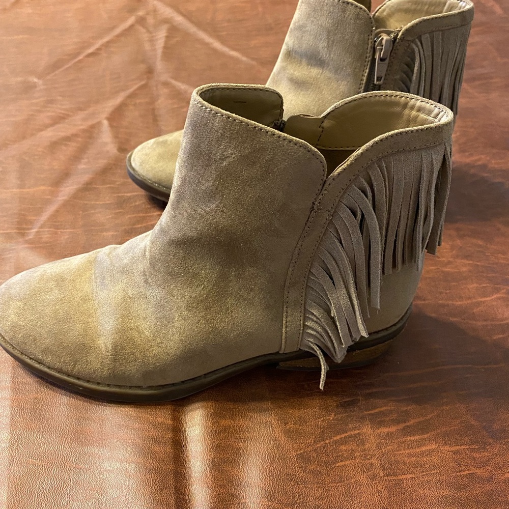 GB Booties with Fringe, Like-New, big girls size 3